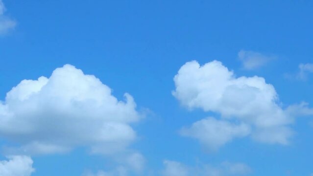 Blue Sky White Clouds, Landscape White Clouds, Cumulus Cloud Cloudscape Timelapse, Blue Skyscraper Time Lapse, Sunny Blue Sky, White Clouds Background. Cloud Time Lapse Nature Background, Atmosphere.