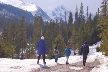 Rodzinny spacer w górach