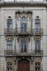Fototapeta na wymiar Detailed view of classical abandoned palatial building facade in Lisbon