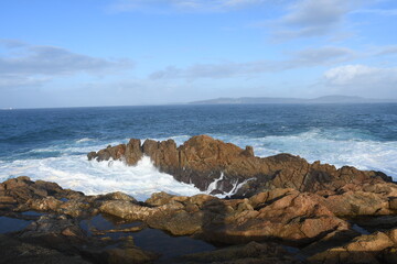 rocas y olas