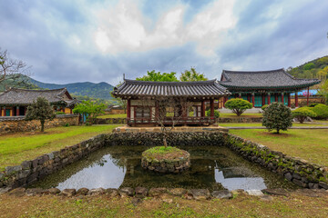 Fototapeta na wymiar Korean Traditional Hanok Landscape