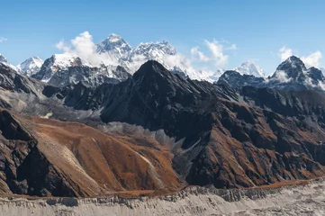 Papier Peint photo Makalu View of snow capped Himalayas mountains Everest, Lobuche, Cholatse, Nuptse, Lhotse, Makalu and Ngozumpa Glacier. View from Gokyo Ri, Solukhumbu, Sagarmatha, Nepal.