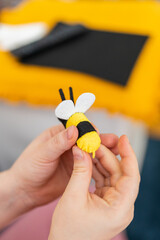 Crafting felt bee figurine 02