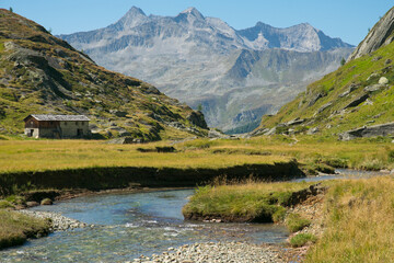 Fototapeta na wymiar Panoramic view of the wild Valle Rossa near Casere village in Alto Adige, Italy