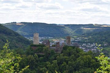 Fototapeta na wymiar castle Thurant above Mosel valley