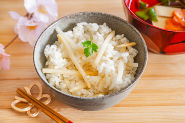 春の味覚　たけのこご飯