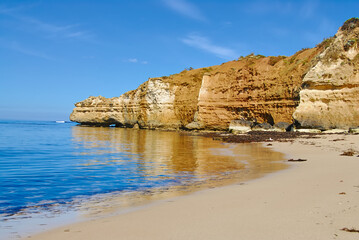 Fototapeta na wymiar Rugged limestone cliffs jutting out into the ocean on the southern coast of Victoria, Australia.
