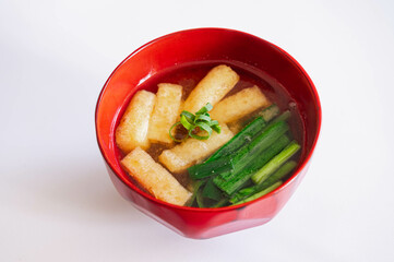 ニラと油揚げの味噌汁