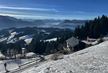 Blick von der Altkaseralm über das Spitzsteinhaus ins Inntal, Alpen, Tirol, Österreich