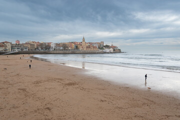 Cimavilla desde la playa