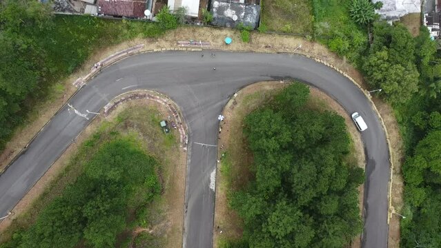 Skate Downhill Morro Lagoa Conceicao Aventura Esporte Radical Descida Velocidade Desafio Emo&ccedil;&atilde;o Adrenalina Curvas T&eacute;cnica Habilidades Manobras Radicalidade Ruas Atletas Asfalto Velocidade 