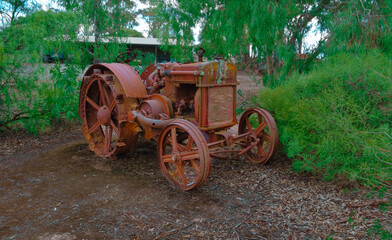 Fototapeta na wymiar vintage farm tractor, rusty tractor, farm truck, old tractor, clare bungaree, warooka