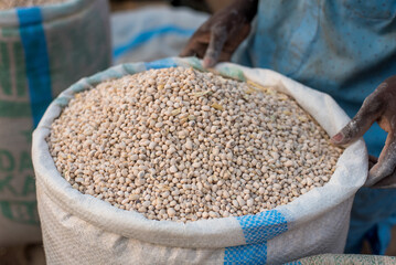 White Beans displayed for sale at Bodija Market in Oyo, Nigeria on Monday, February 19, 2024. Earlier today, citizens voiced their discontent over difficulties and rising expenses of daily life - obrazy, fototapety, plakaty