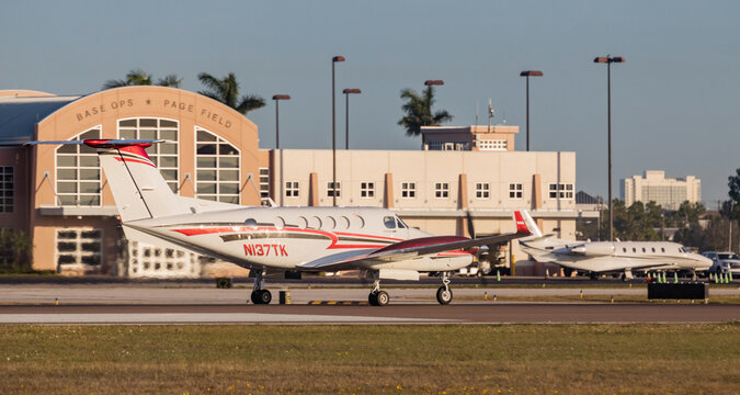 FORT MYERS 15 FEB 2024. A 2022 TEXTRON AVIATION INC B200G takes off from Page Field Airport in Fort Myers on the Gulf Coast. Florida, USA