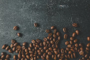 Schilderijen op glas Coffee beans close-up, beautiful background © shine.graphics