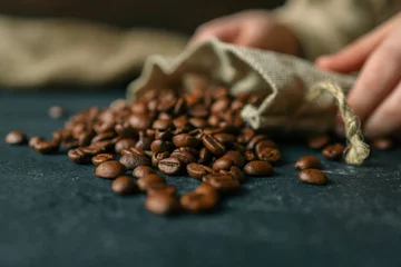  Coffee beans in a wooden plate on a black background © shine.graphics