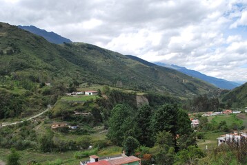 Fototapeta na wymiar Los Andes,maravilloso sistema montañoso que cruza todo el continente Sur Americano.