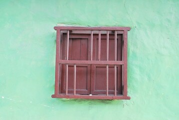 Obraz premium Detalles,ventanas,recuerdos de nuestro pasado,puedes encontrarlas de todos las formas.