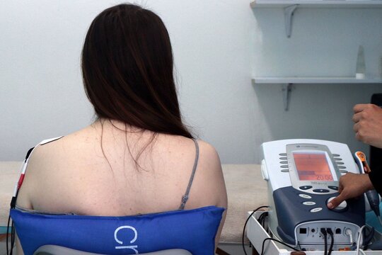 Fisioterapia con electrodos