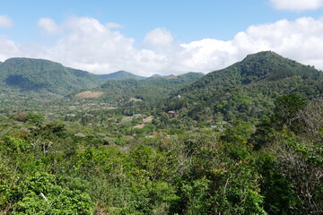 Blick auf die Stadt El Valle de Ant&oacute;n in der Caldera in den tropischen Bergen in Panama