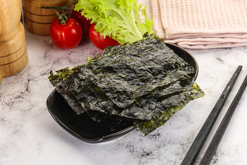 Korean cuisine - Nori chips in the bowl