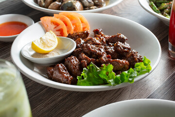 A view of a plate of Chinese beefsteak.