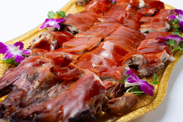 Obraz na płótnie Canvas A view of a platter of Chinese whole roast pig.