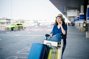 woman in international airport using her mobile phone for call family. Plan to travel