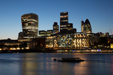 Fototapeta na wymiar London Skyline at dusk