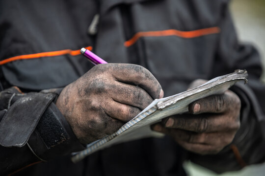 The dirty hands of the workman