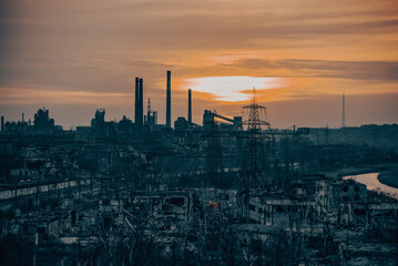 Obraz premium destroyed buildings of the workshop of the Azovstal plant in Mariupol Ukraine