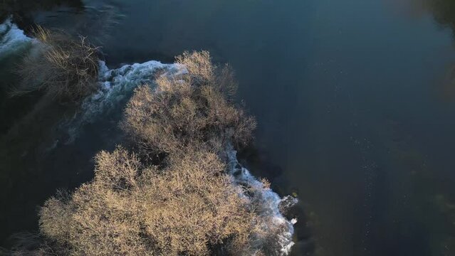 Winter's Touch on T&acirc;mega River's Edge