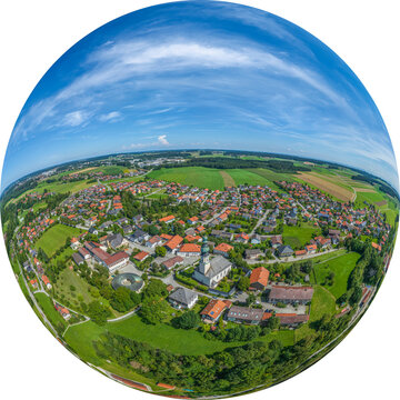 Die Region um den Ort Traunwalchen im Chiemgau, Little Planet-Ansicht, freigestellt