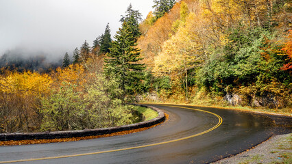Naklejka premium road to the mountains uphill to the clouds