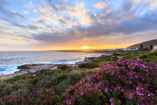 Cape Town&rsquo;s Hermanus Coast: Sunset&rsquo;s Fiery Bloom, South Africa