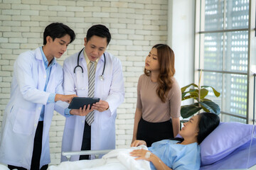doctor talking to patient. Doctors and nurses physical therapist Check the patient's condition