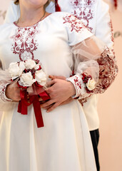 The bride holds a bouquet flowers