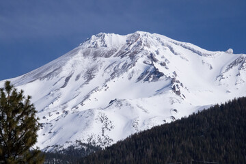 Fototapeta na wymiar Mount Shasta with snow