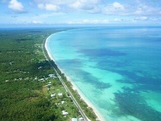 ニューカレドニアのウベア島の空撮写真（上空）