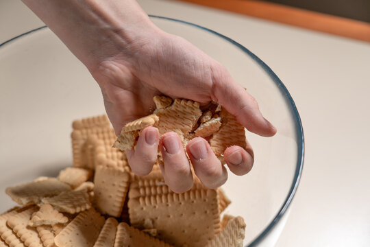 Making ground cookies by crushing to prepare cake base. Cooking Salted Caramel Chocolate Cold Cake Series.
