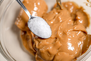 Add salt to caramel sauce. Cooking Salted Caramel Chocolate Cold Cake Series.