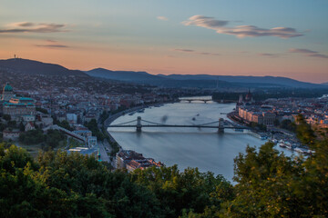 Naklejka premium Landschaften, Natur, Berge, Meer, City, Brücke