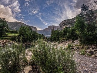 Fototapeta na wymiar Pyrenäen Spanien Bergkette Landscape