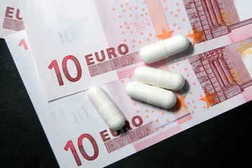 Selbstklebende Fototapeten Currency and pills. Euro bank notes. © Richard