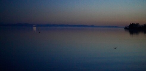 Stimmungen auf dem See zwischen Sonnenuntergang und Nacht