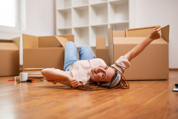 Excited ginger woman with braids moving into new apartment.	 - 765026208