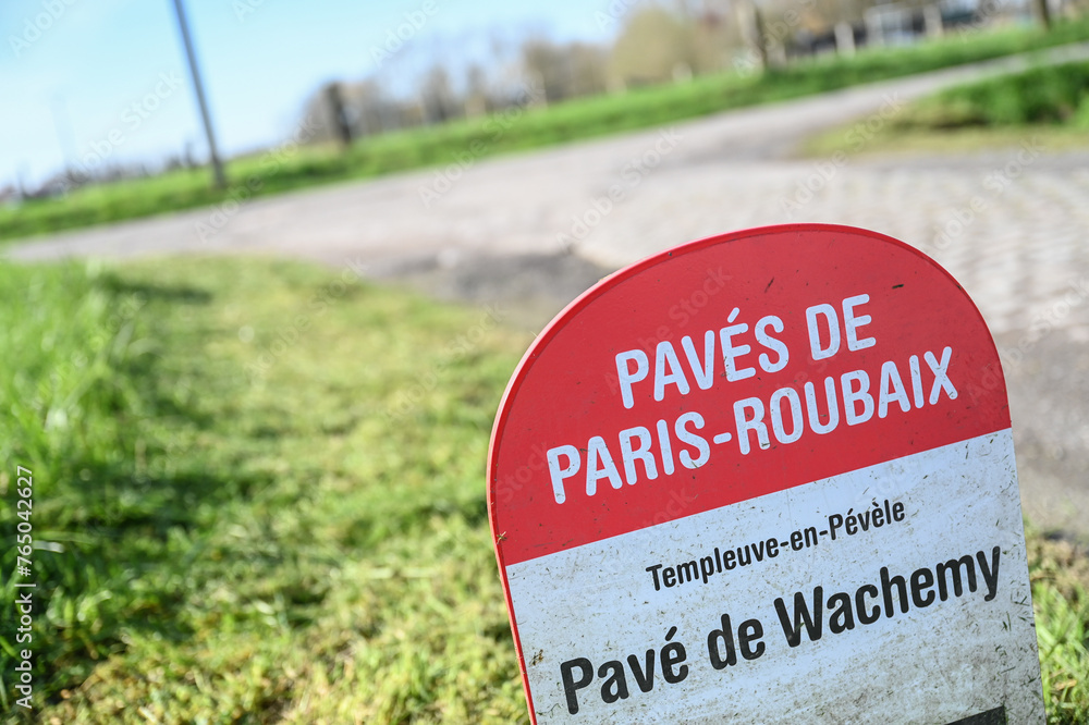 Wall mural france pavés de paris roubaix parcours course cyclisme uci wachemy