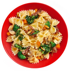 prato com receita de macarrão farfalle com legumes visto de cima isolado em fundo transparente
