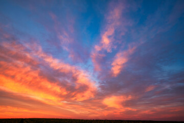 Naklejka na ściany i meble Majestic Sunset: Painting the Sky with Nature's Palette of Colors