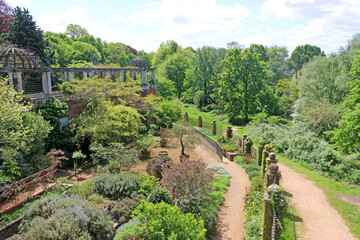 Fototapeta na wymiar Hampstead Pergola in Hill gardens, London 